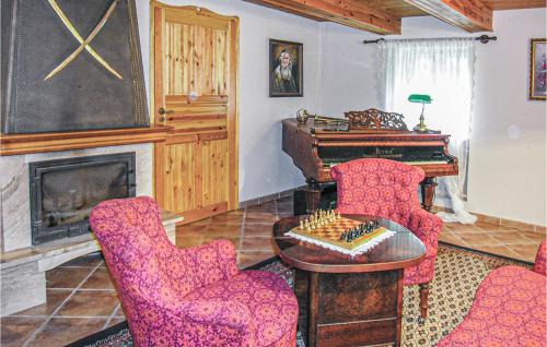 Pleszew House | Awesome Home In Pleszew With Wifi