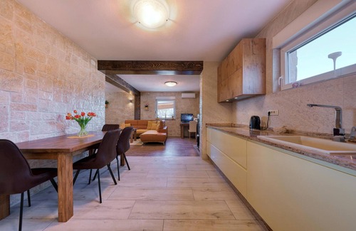 Novigrad House | Awesome home in Pridraga with WiFi