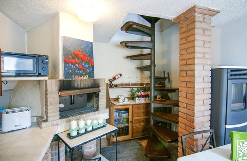 Querceta House | Awesome home in Querceta with WiFi