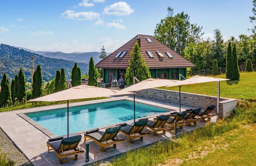 Ravna Gora House | Awesome home in Ravna Gora with sauna