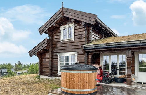 Sor-Aurdal House | Awesome home in Reinli with WiFi