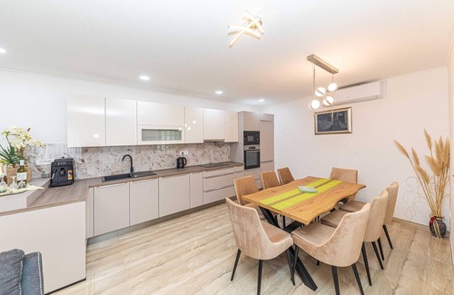 Prolozac House | Awesome home in Ricice with sauna