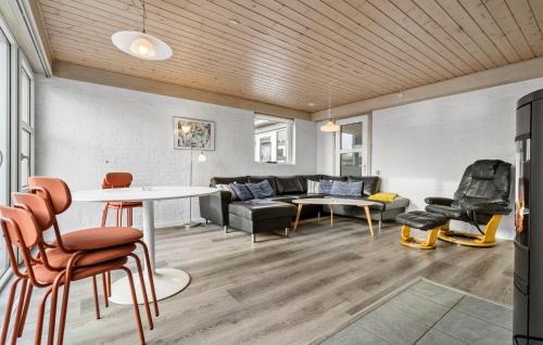 Houvig House | Awesome Home In Ringkøbing With Wifi
