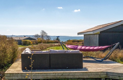 Ronde House | Awesome home in Rønde with WiFi
