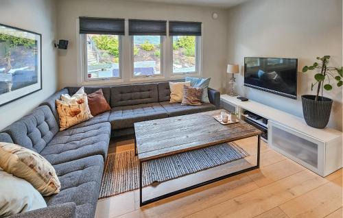 Sandvika House | Awesome Home In Sandvika With Wifi