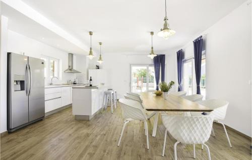 Sestanovac House | Awesome Home In Sestanovac
