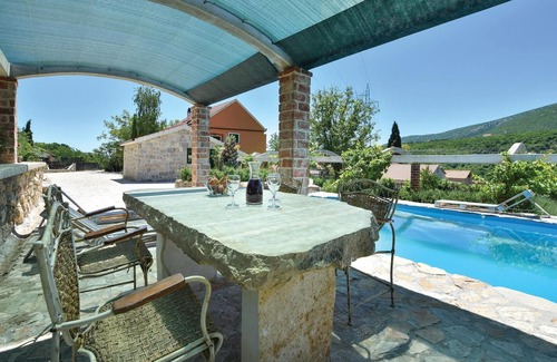 Sinj House | Awesome home in Sinj with sauna