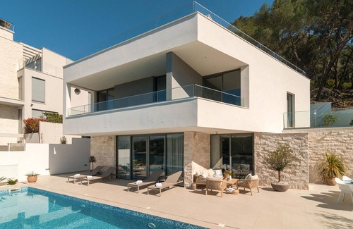 Splitska House | Awesome home in Splitska with sauna