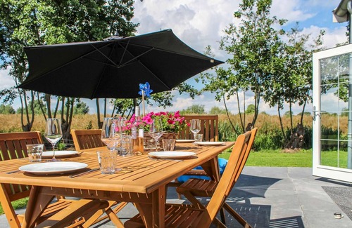 Zwanegat House | Awesome home in Strijen with WiFi