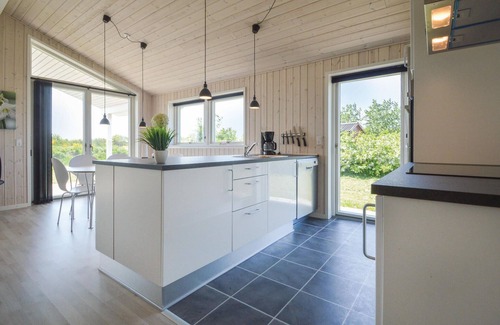 Skaven Strand House | Awesome home in Tarm with WiFi