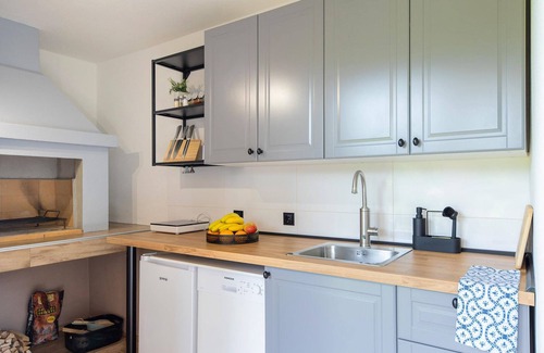 Tugare House | Awesome home in Tugare with kitchen