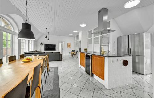 Øhuse House | Awesome Home In Ulfborg With Kitchen