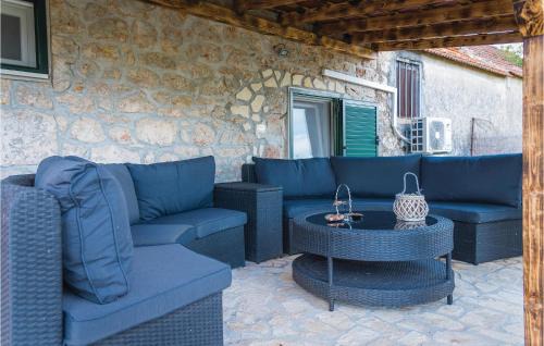 Unesic House | Awesome Home In Unesic
