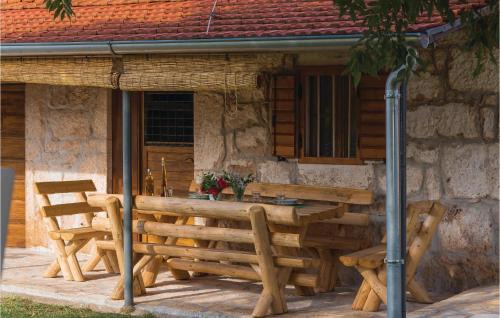 Unesic House | Awesome Home In Unesic