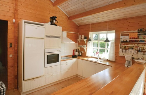 Marielyst House | Awesome home in Væggerløse with kitchen