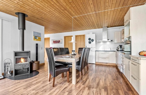 Thorsminde House | Awesome home in Vemb with kitchen