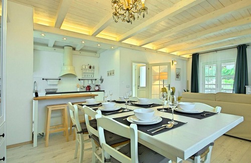 Strpacici House | Awesome home in Visnjan with WiFi