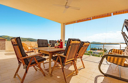 Zaboric House | Awesome home in Zaboric with WiFi