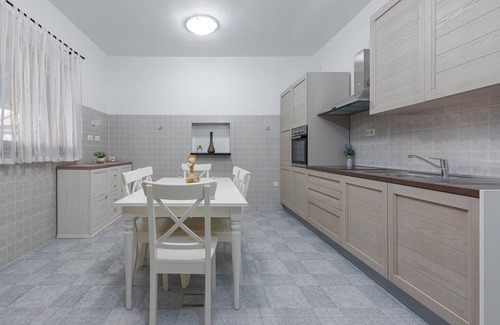 Brisevo House | Awesome home in Zadar with kitchen