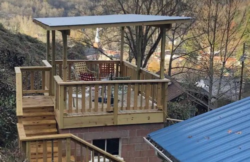 Sylva House | Awesome House in Downtown Sylva!