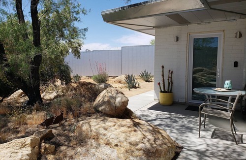 Joshua Tree Apartment | Awesome Joshua Tree ADU perfect for singles/couples with magical views &boulders