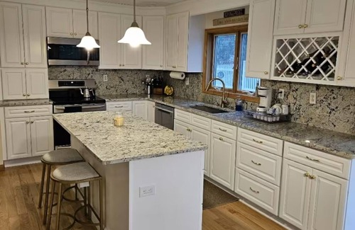 New Fairfield House | Awesome Lake Home with tons of fun!