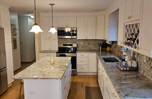 New Fairfield House | Awesome Lake Home with tons of fun!