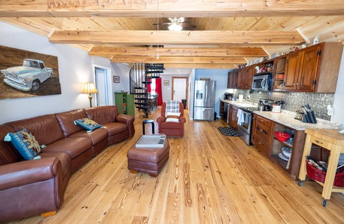 LaGrange Cabin | Awesome Lakefront House on West Point Lake in LaGrange, Ga