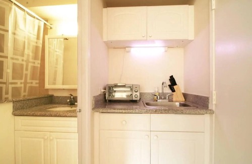 Waikiki Condo | Awesome Ocean View Studio 34th Floor Near Everything in Waikiki !