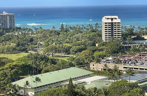 Waikiki Condo | Awesome Ocean View Studio 34th Floor Near Everything in Waikiki !