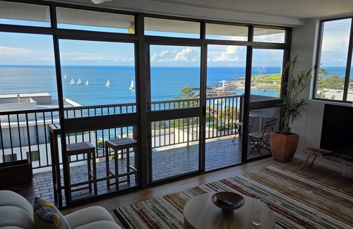 Wollongong CBD Apartment | Awesome outlook of Blue Mile Wollongong, beaches, pools, restaurants, harbour