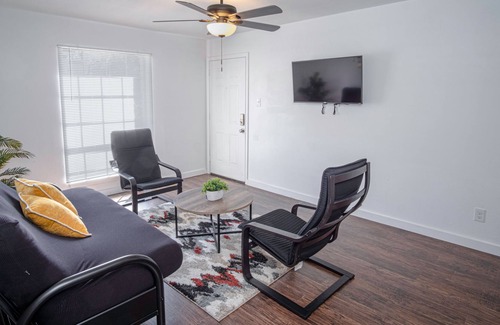 Midtown Apartment | Awesome Place 2BR/2BA Near Downtown and Riverwalk