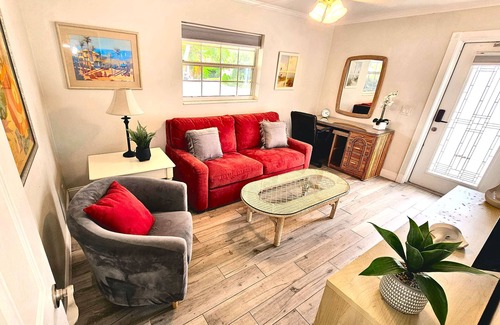 Florida North Atlantic Coast House | Awesome PRIVATE 2Room Guest Suite HEATED Pool! 5min to ocean Beach,Stadium,PGA