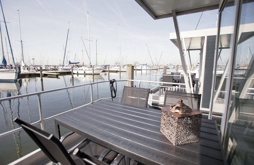 Almere Poort Boat Rental | Awesome ship in Almere with WiFi