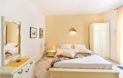 Jesenice Apartment | Awesome Studio In Krilo Jesenice