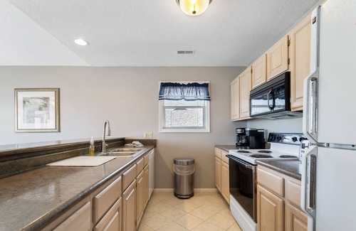 Village of Four Seasons Condo | Awesome lakeview top floor condo