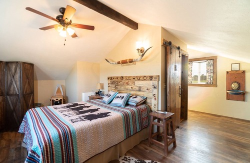 Bend House | Awesome Views - Guest House on Horse Ranch