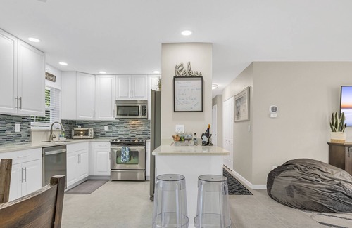 Port Charlotte House | Awesome waterview home w/purple beds