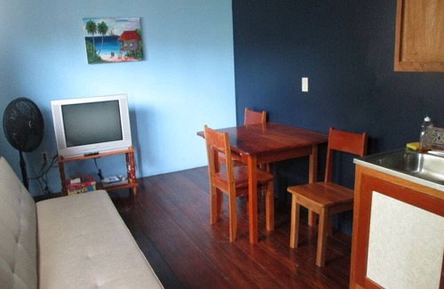 Caye Caulker Apartment | Axios Caye Caulker 1Bdrm Condo A/C Kitchen Wifi