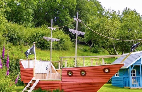 Combe Martin Cottage | Aylesbury Cottage Sleeps 2