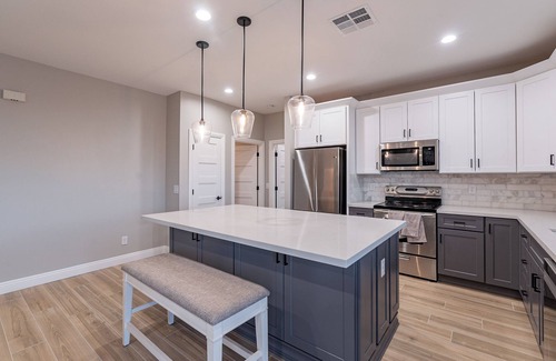 Gilbert House | AZ GO Rentals: 2022 built, 3bd/2ba, 2car garage and PICKLEBALL COURT! DETACHED!