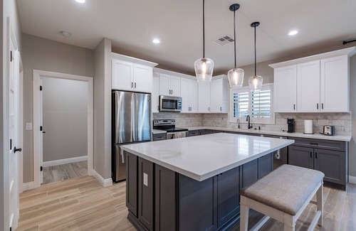 Gilbert House | AZ GO Rentals: 2022 built, 3bd/2ba, 2car garage and PICKLEBALL COURT! DETACHED!