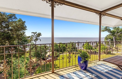 Fairhope Apartment | Azalea at Jubilee Suites Bed & Breakfast. 2K/2B.