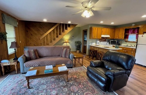 Hiawassee Cabin | Azalea Cabin - Beautiful Mountain View, Rustic Charm w/Jacuzzi & Gas Fireplace