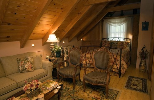 Compton Cabin | Azalea Falls Cabin - A beautiful getaway from the Ozark