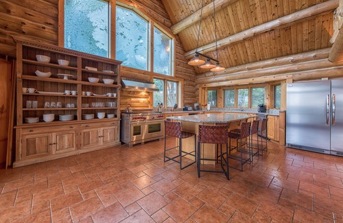 Lake Norman of Catawba Cabin | Azalea Retreat by AvantStay | Sleeps 34 & Pool