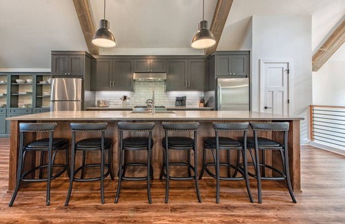Lake Norman of Catawba House | Azalea Retreat - The Cottage by AvantStay | Pool