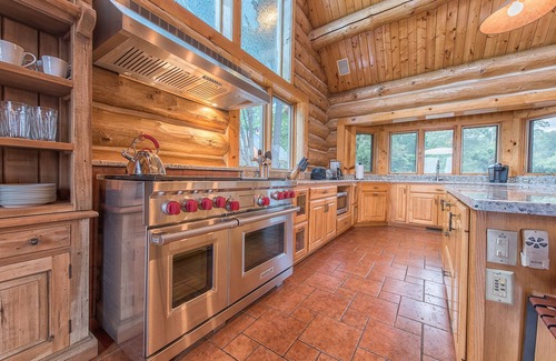 Lake Norman of Catawba Cabin | Azalea Retreat- The Lodge by AvantStay | Best View