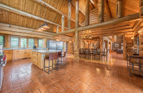 Lake Norman of Catawba Cabin | Azalea Retreat- The Lodge by AvantStay | Best View