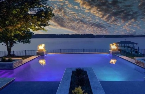 Lake Norman of Catawba Cabin | Azalea Retreat- The Lodge by AvantStay | Best View